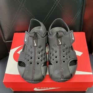 Nike toddler size 9c sandals